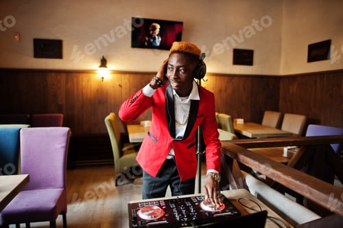 Preview: Fashion african american man model at red suit