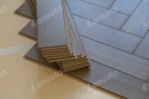 Preview: Handyman installing laminate flooring in a residential apartment. Step-by-step