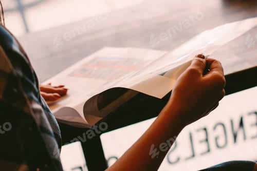 Preview: Atmospheric photo of girl with magazine, selective focus