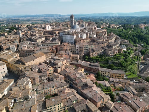 Preview: Aerial view of city with historic buildings and lush trees in Perugia, Italy