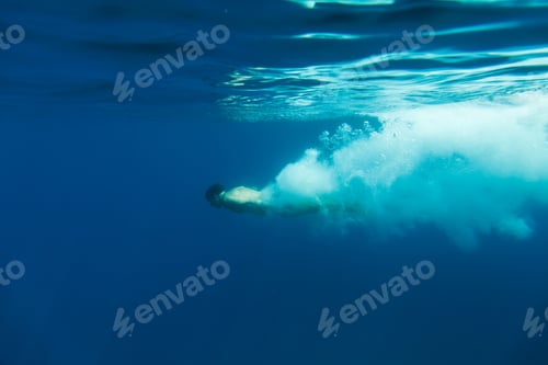 Preview: man dive underwater