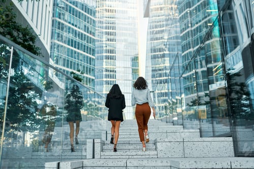 Preview: Business woman on the street