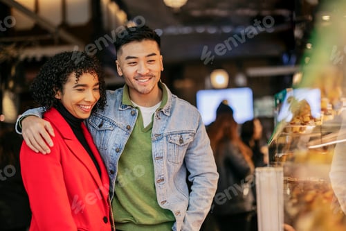 Preview: Smiling Couple Enjoying a Visit to a Market
