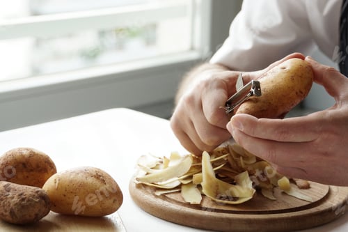 Preview: Peeling potatoes