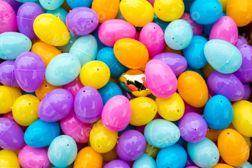 Preview: Box full of colorfull easter egg treats for children for egg hunting - special high prize golden egg