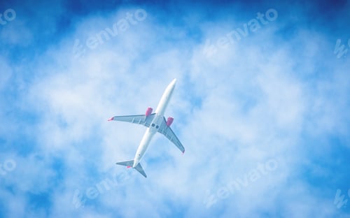 Preview: Flying airplane