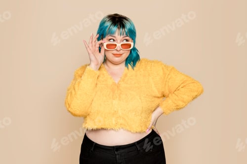 Preview: Cute woman in yellow cropped cardigan