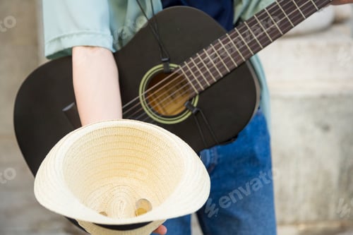 Preview: Street musician's hat with coins