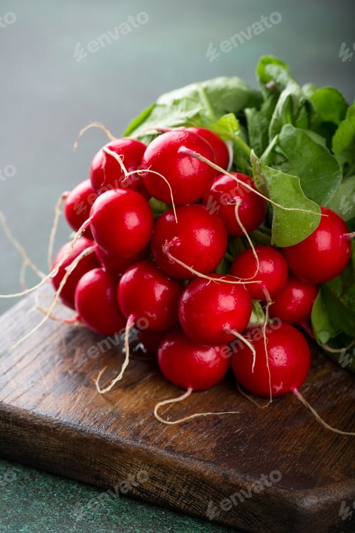 Preview: Large bunch of fresh raw radish