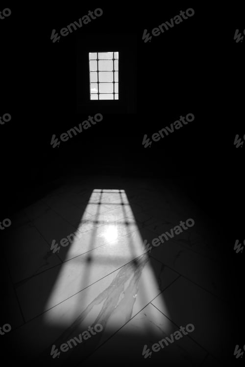Preview: light reflected from window in empty room