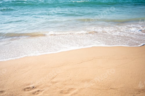 Preview: Clear turquoise sea and waves