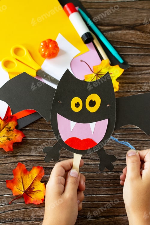 Preview: The child plays of dracola bat toy Halloween.