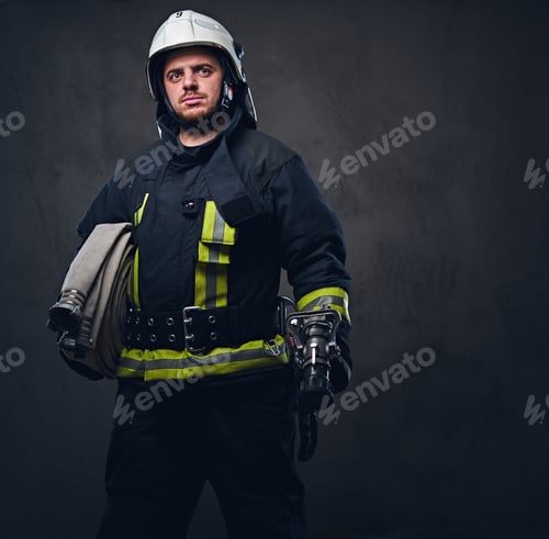 Preview: Firefighter in uniform holds fire hose.