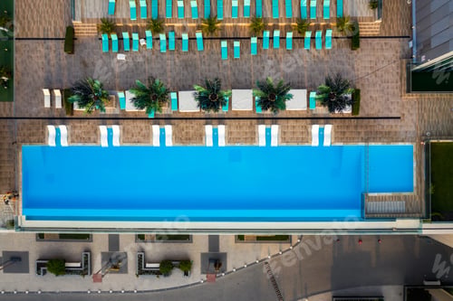 Preview: Top view of an empty swimming pool