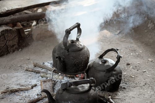 Preview: An old kettle is on firewood to boil water for coffee.
