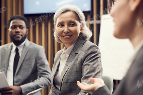 Preview: Communicating on business topics