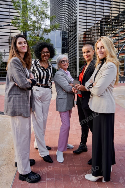 Preview: Group of multiethnic businesswomen looking at camera smiling.