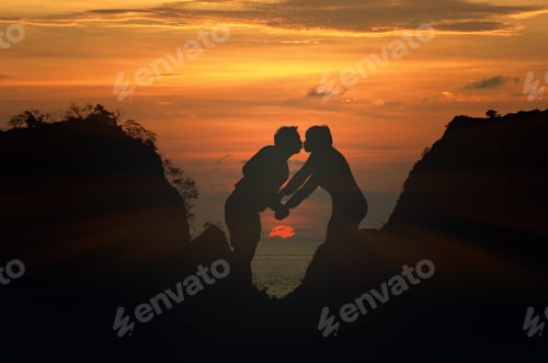 Preview: Silhouette of happy lover holding each other on the Beautiful sunset over the sea,