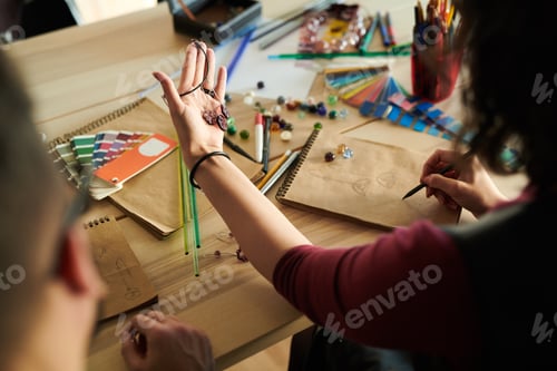 Preview: Female Jewelry Designer