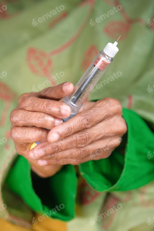 Preview: senior women holding Insulin pens with copy space, Top down