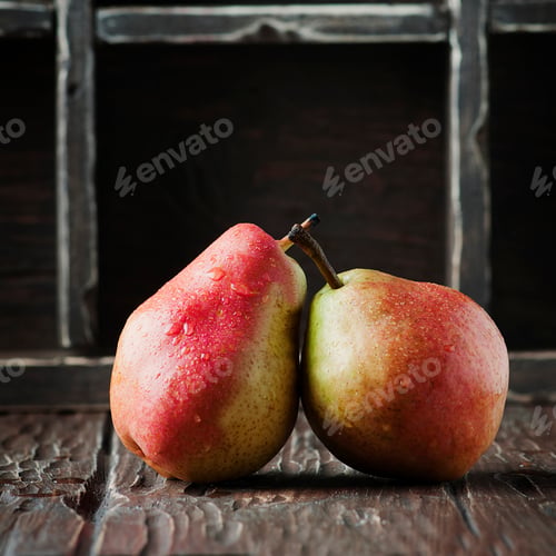 Preview: Red sweet pears on the vintage table