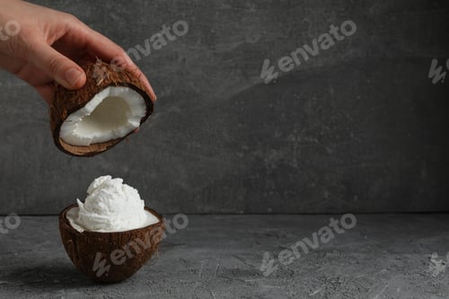 Preview: Summer dessert - ice cream, ice cream with coconut