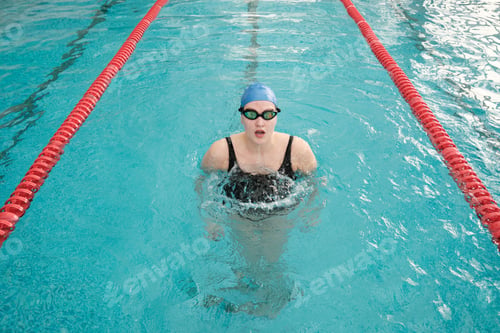 Preview: Woman in water