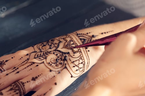 Preview: Process of applying mehndi on female hands
