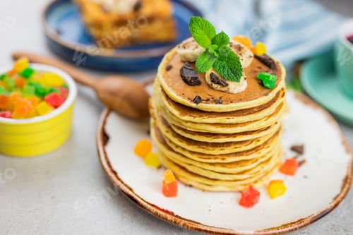 Preview: Tasty pancakes with chocolate and bananas