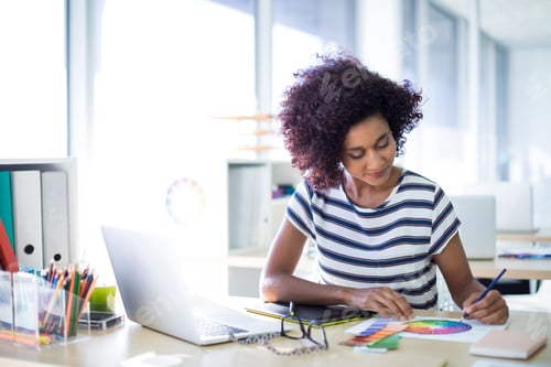 Preview: Female executive working at her desk