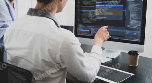 Vorschau: Team von Programmierern, die mit Computerprogrammierung und beruflicher Entwicklung arbeiten