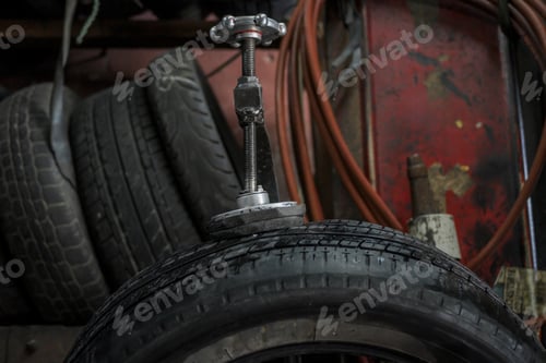 Preview: tire being vulcanized in a hydraulic press to be patched