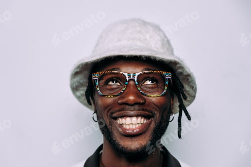 Preview: portrait of an hip hop music performer.
