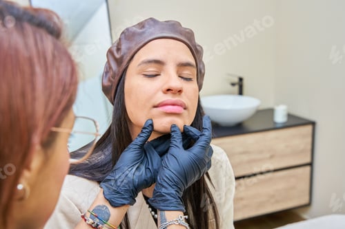 Preview: a client of a beauty clinic is sitting on the stretcher
