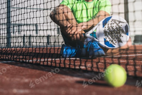 Preview: Man playing padel
