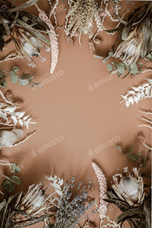 Preview: Floral arrangement with dry wildflowers and protea flowers copy space.