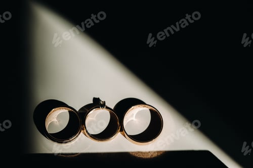 Preview: Close-up of two gold wedding rings for a wedding