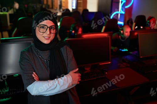 Preview: Muslim Young Woman Wearing Modest Clothing in Gaming Club