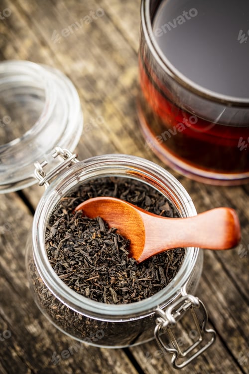 Preview: Dried black tea leaves.