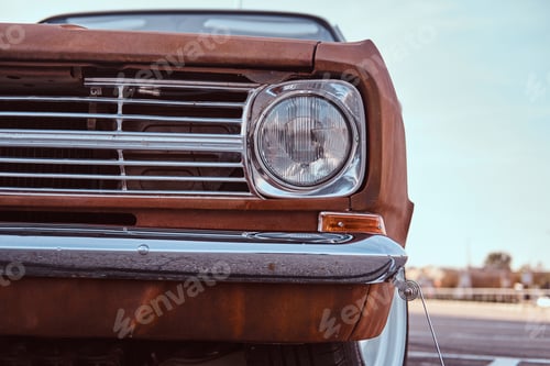 Preview: Cropped front view of a restored retro car.