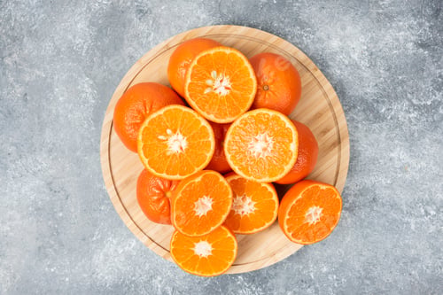 Preview: Sliced juicy fresh orange fruits in a wooden plate