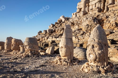 Preview: Nemrut Mountain and giant statue heads from1st century BC, in Adiyaman, Turkey.