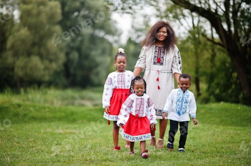 Preview: African family in traditional clothes