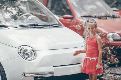 Preview: Adorable little girl in popular area in Rome