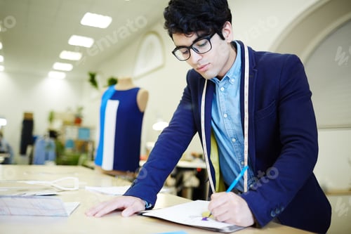 Preview: Designer sketching