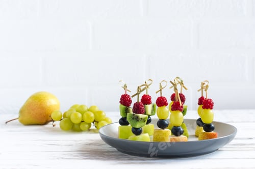 Preview: Fresh Fruit Skewers with Pear and Grapes