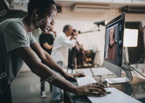 Preview: Creative checking the shot on the monitor