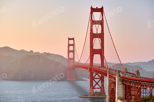 Preview: Golden Gate Bridge at sunset, San Francisco, California