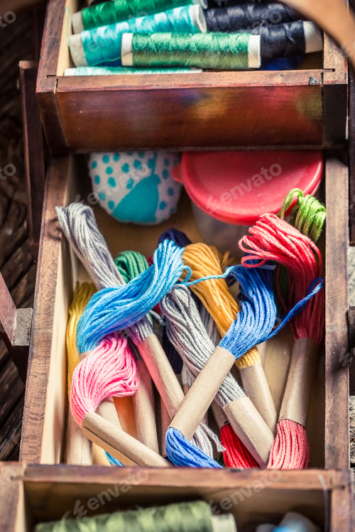 Preview: Vintage tailor's wooden box with buttons, needles and threads
