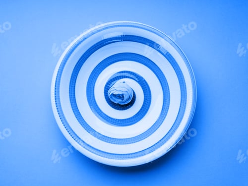 Preview: Classic blue pastel ceramic dish with spiral